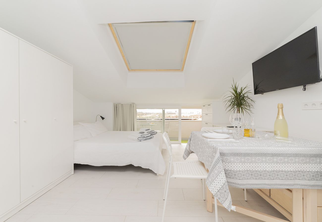 Estudio en Coslada - Buhardilla con terraza acogedora