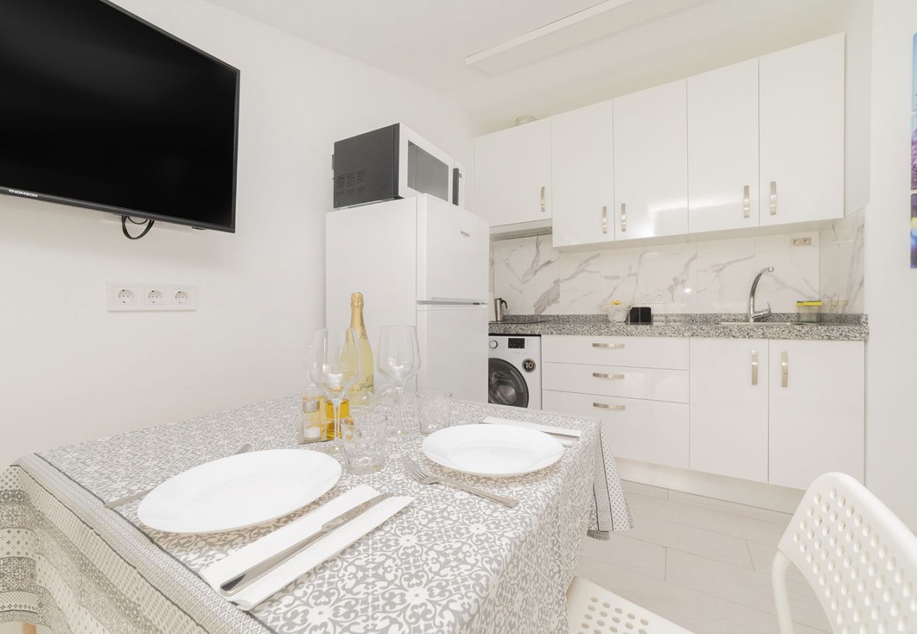 Estudio en Coslada - Buhardilla con terraza acogedora