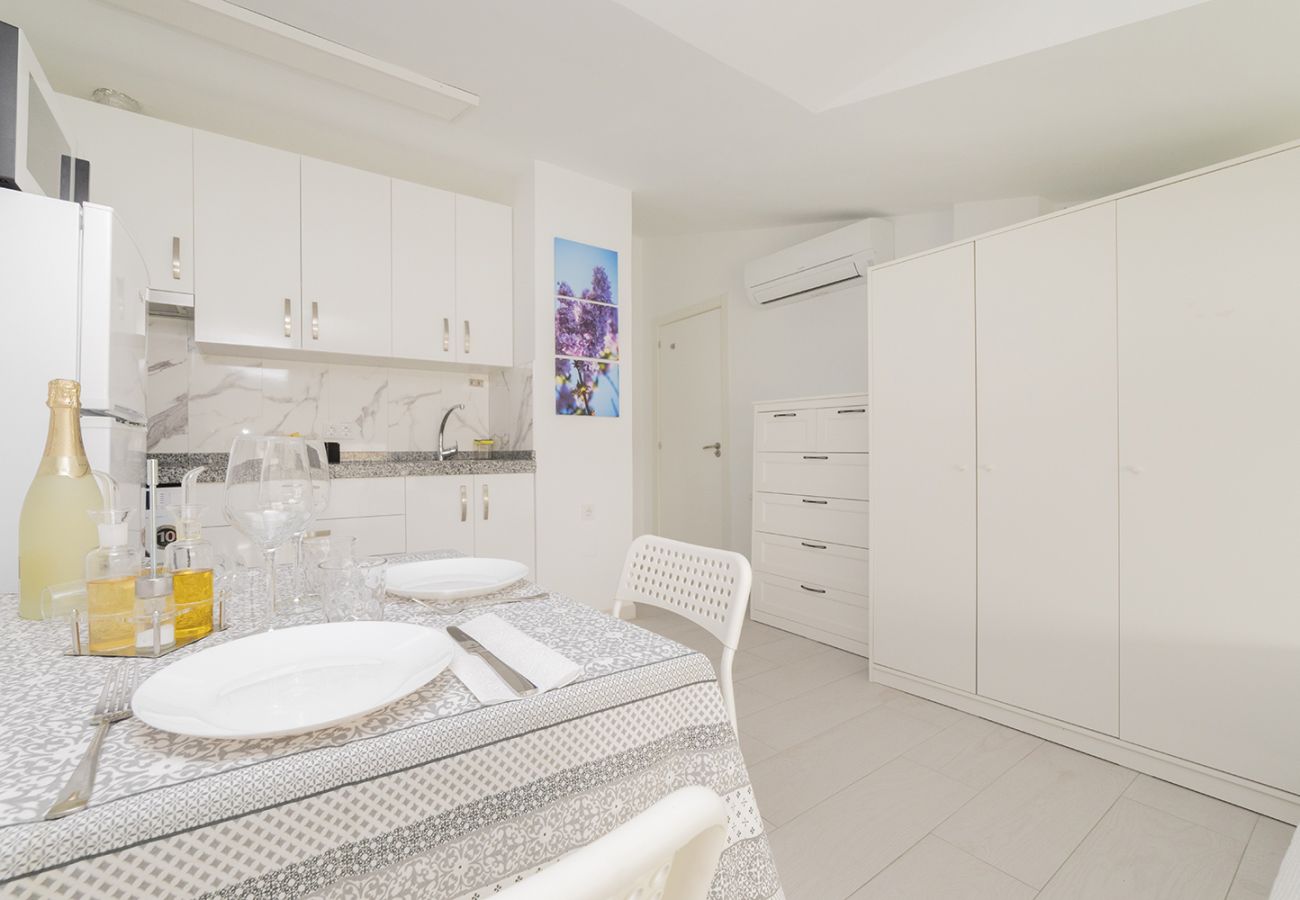 Estudio en Coslada - Buhardilla con terraza acogedora