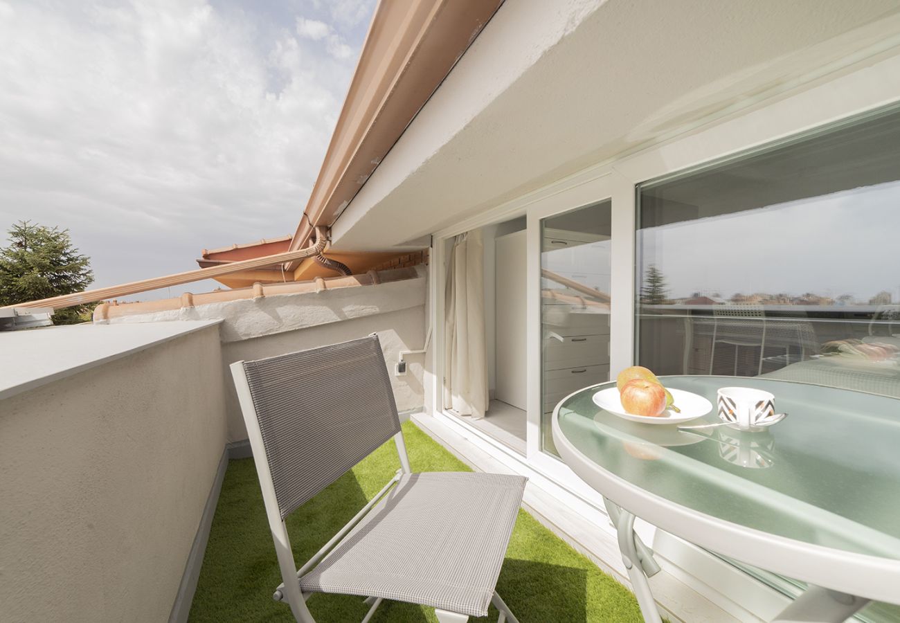 Estudio en Coslada - Buhardilla con terraza acogedora