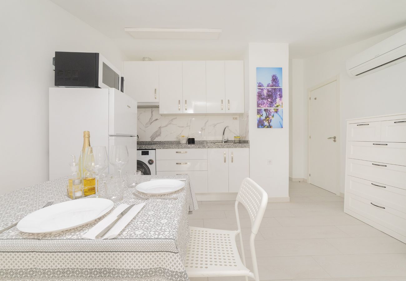Studio in Coslada - Comfy balcony attic
