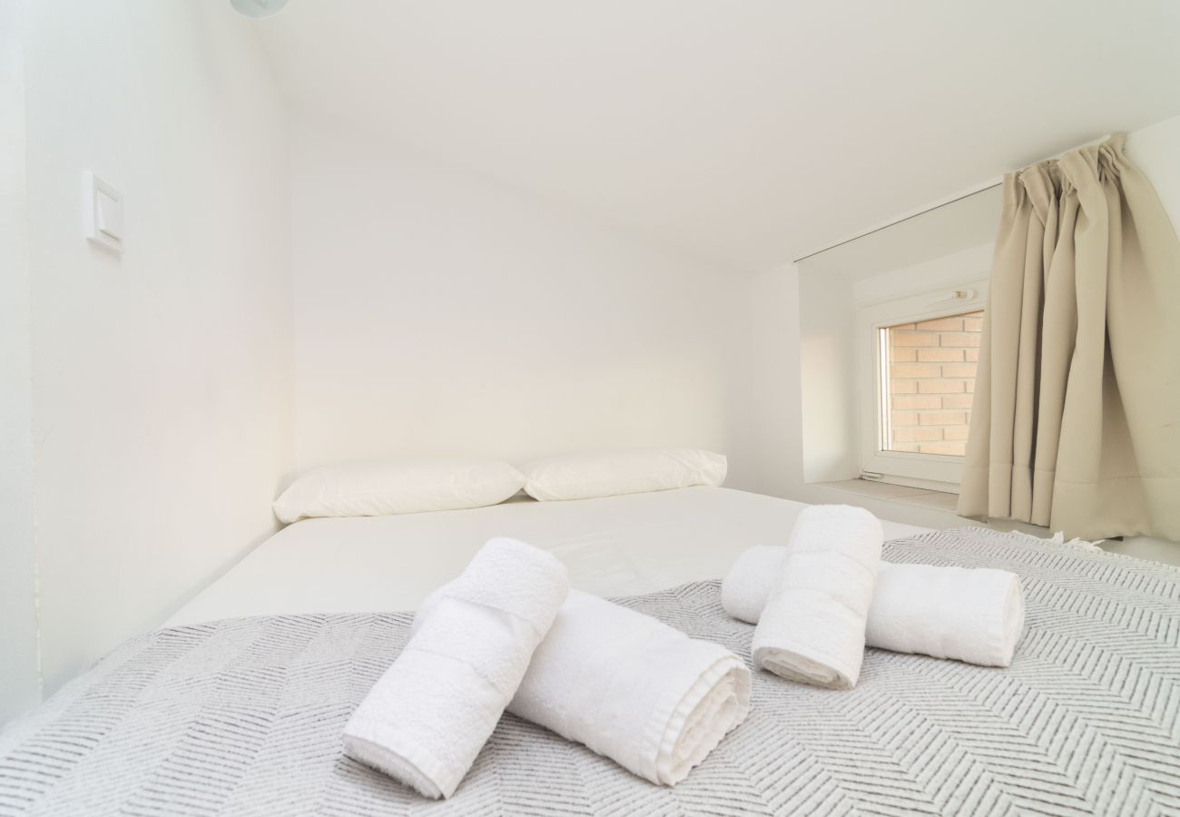 Studio in Coslada - Lovely Attic
