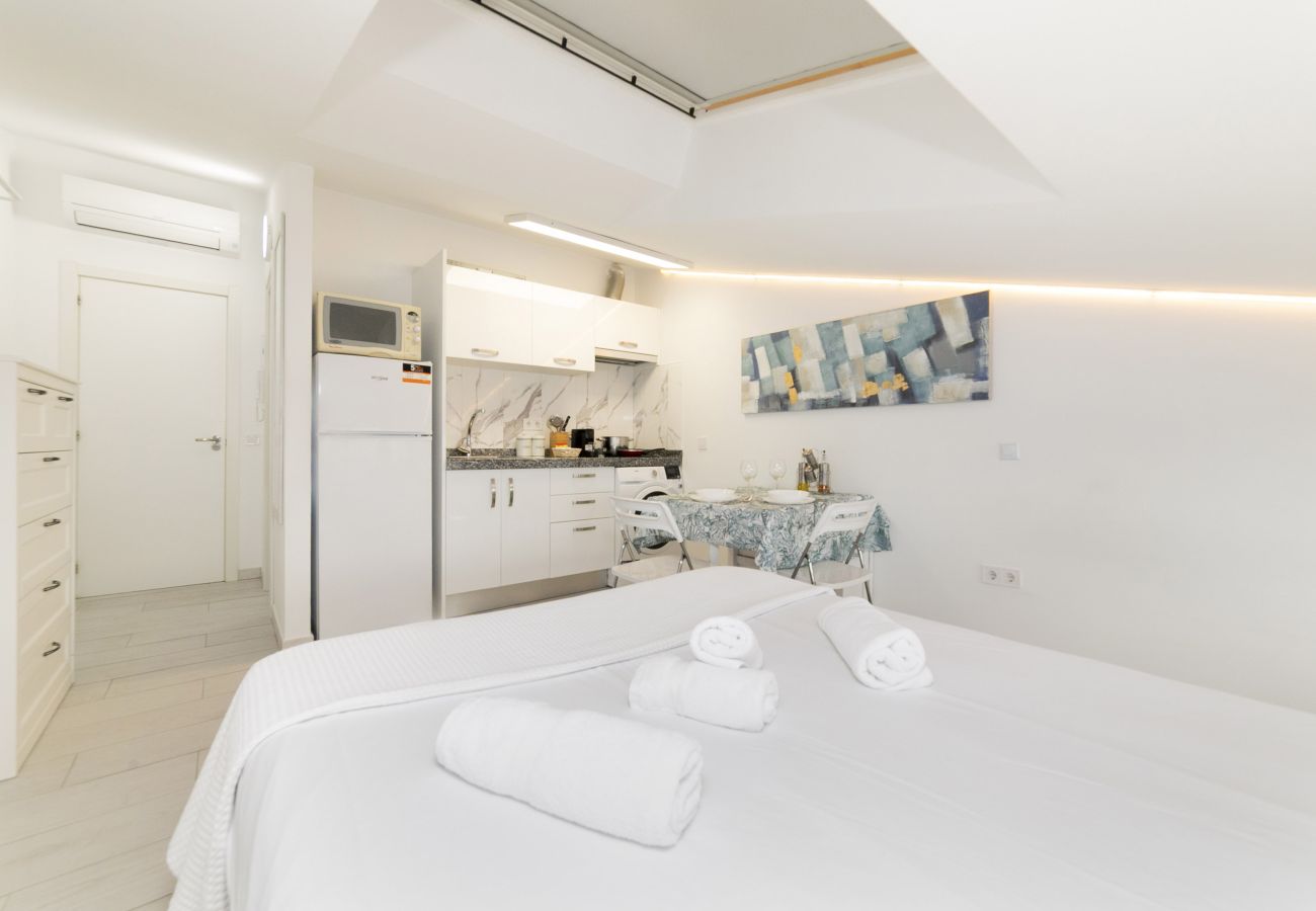 Studio in Coslada - Enchanted Attic